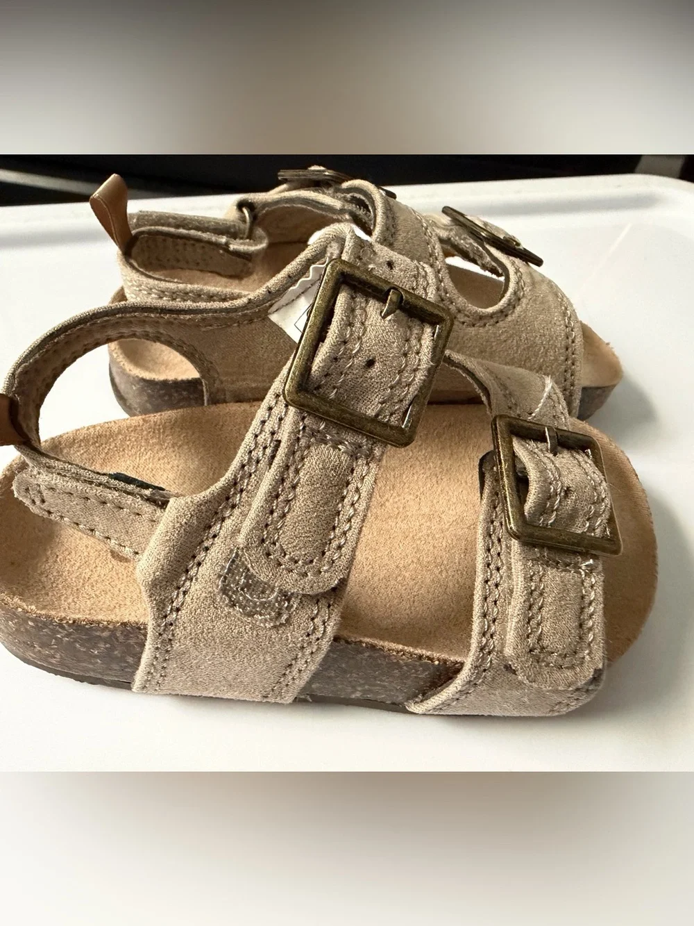 Osh Kosh baby sandals size 6 Beige/Tan Buckle Sandals